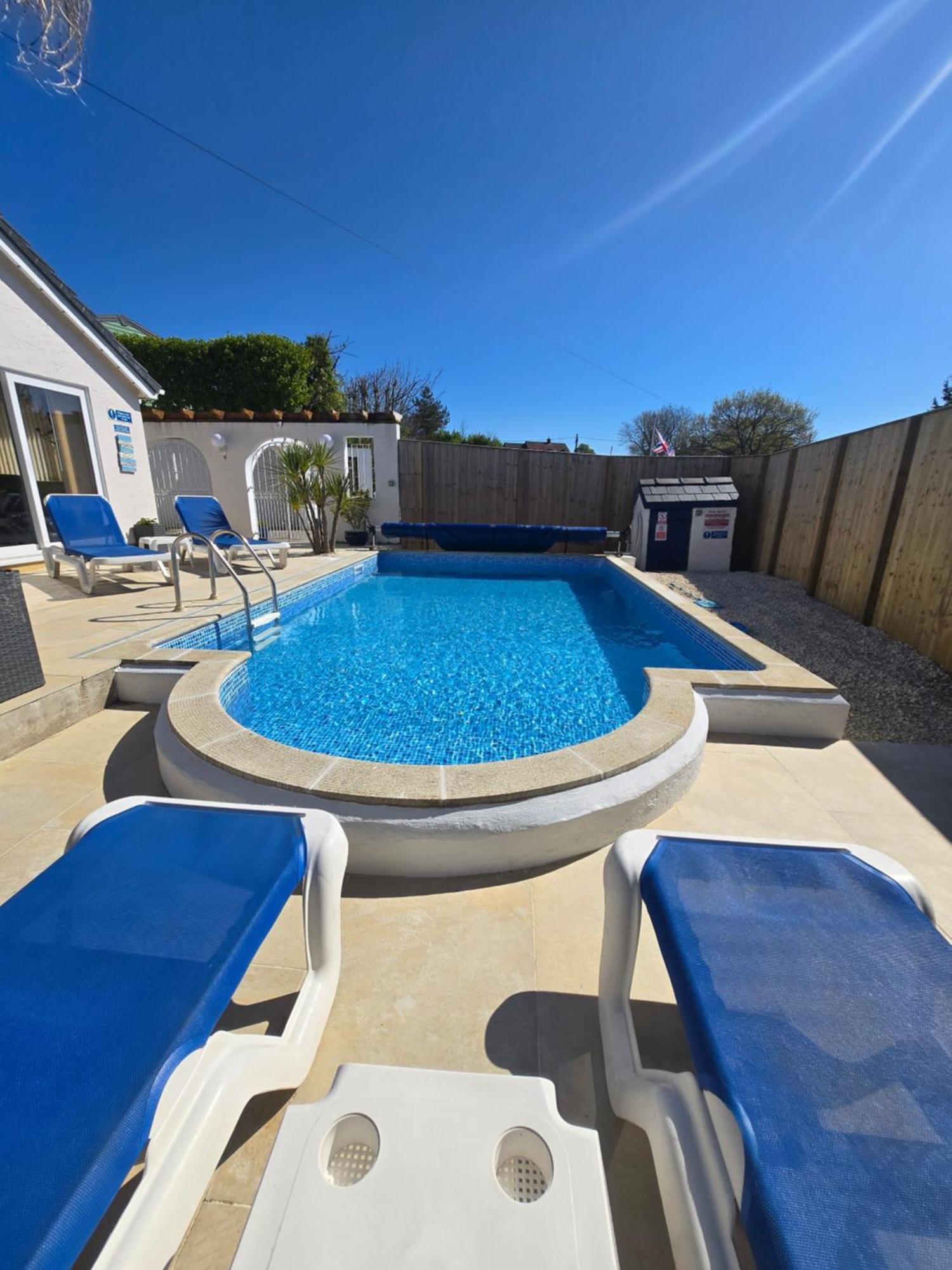 Family Bungalow With Private Pool Kilgetty Экстерьер фото