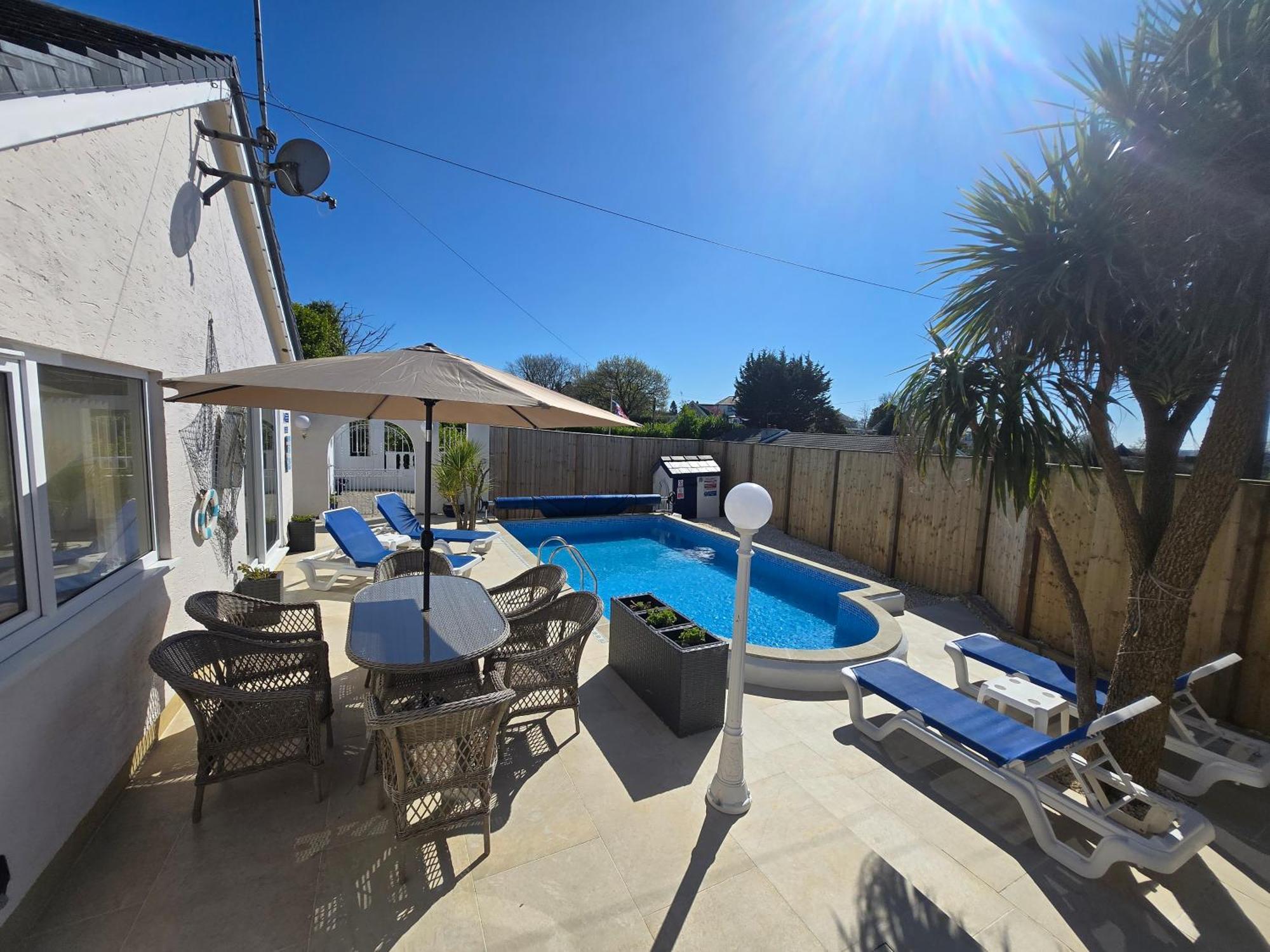 Family Bungalow With Private Pool Kilgetty Экстерьер фото
