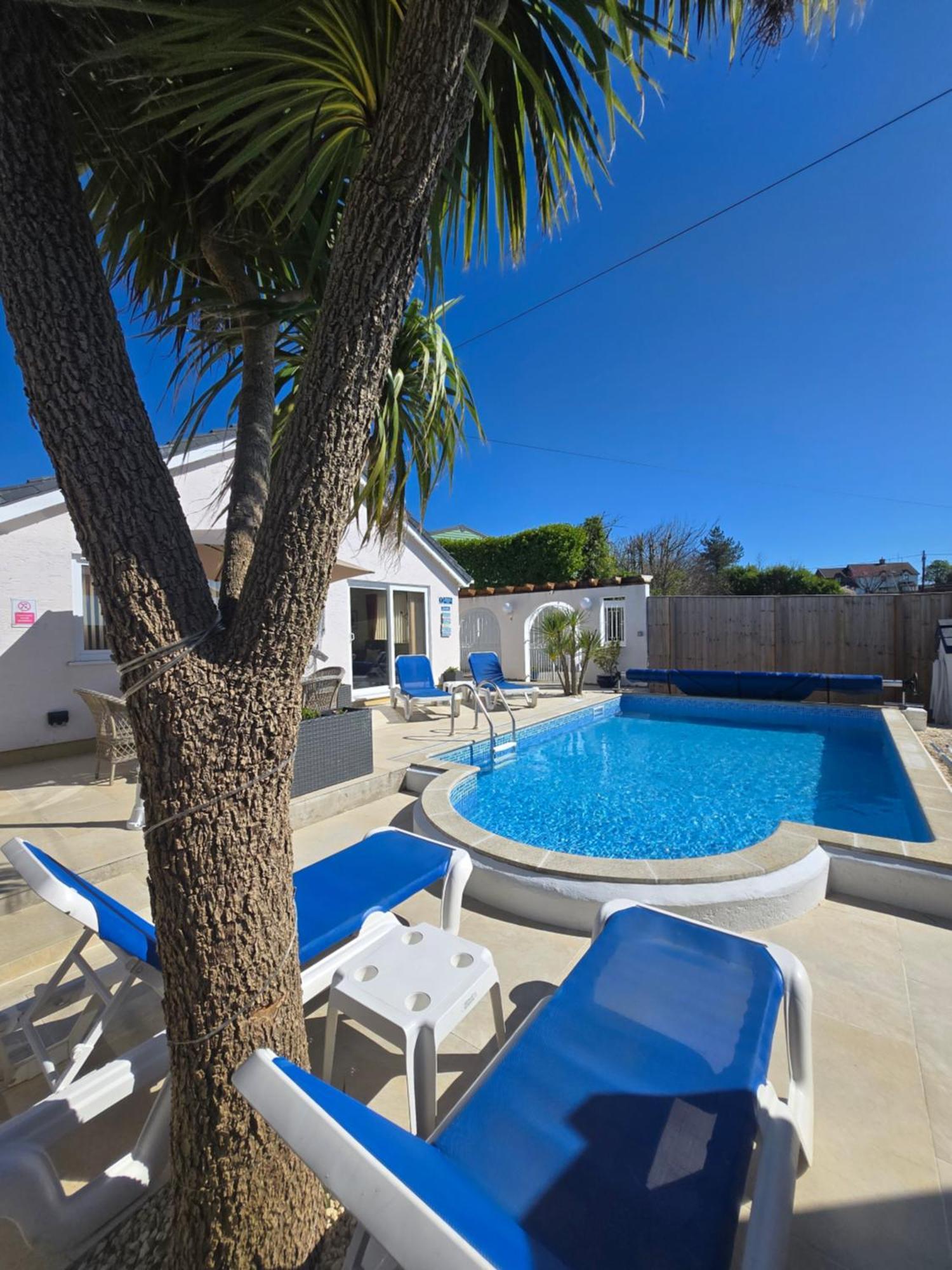 Family Bungalow With Private Pool Kilgetty Экстерьер фото